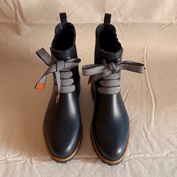 Bernardo Zina Navy Lace Up Rubber Boote WOMENS SIZE 7 - Picture 2 of 11